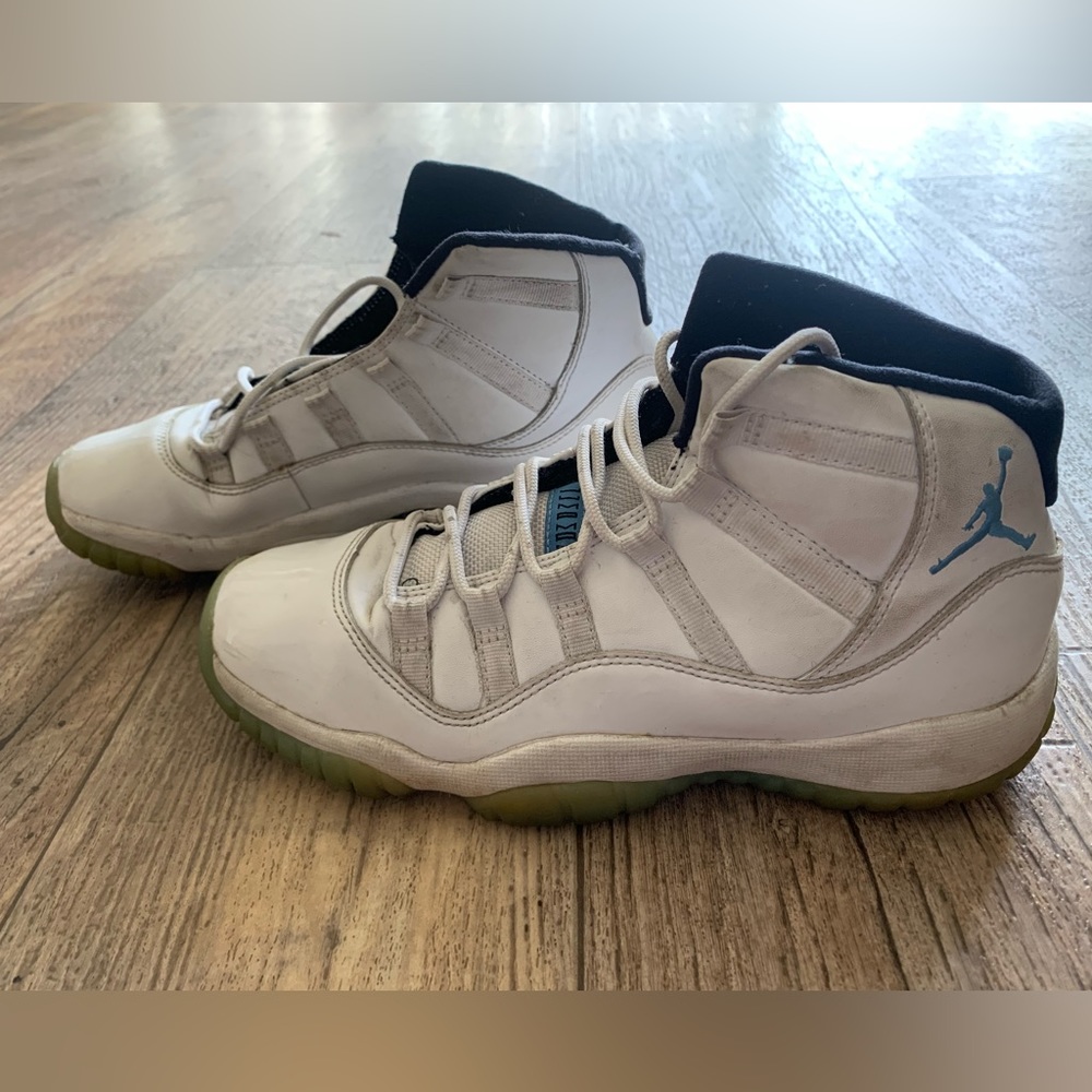 Air Jordan 11 Legend Blue